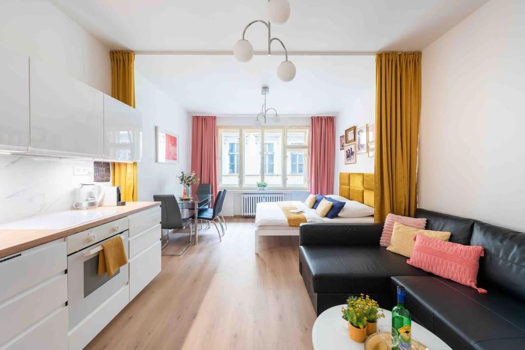 Golden Sunny Apartment, Centre, For 3 People Apartament