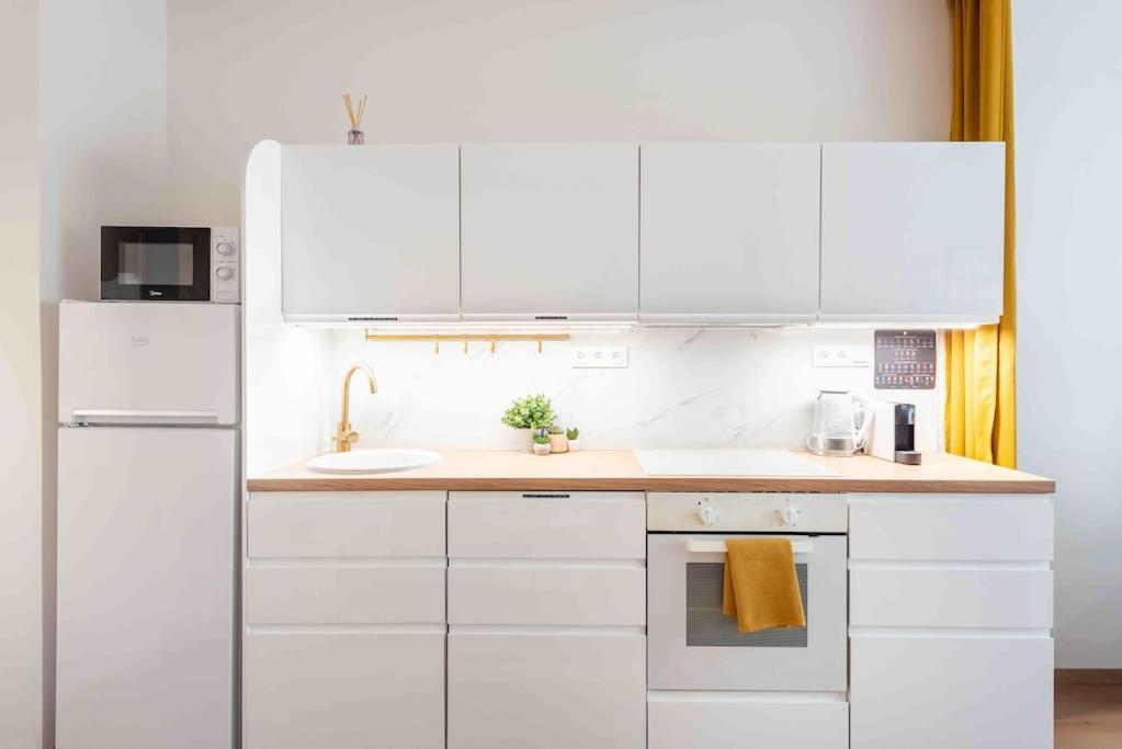 Golden Sunny Apartment, Centre, For 3 People Apartament *